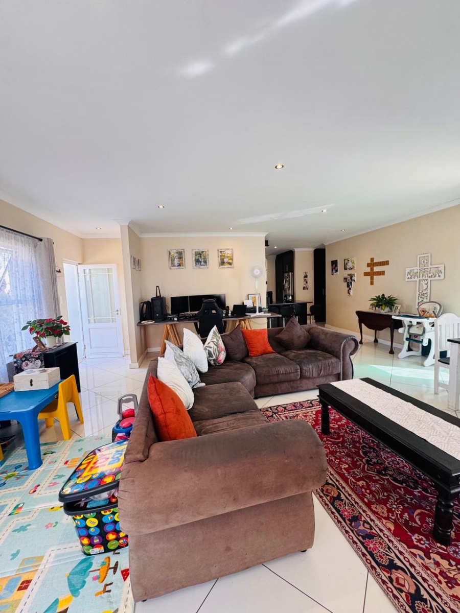 To Let 3 Bedroom Property for Rent in Fernwood Western Cape